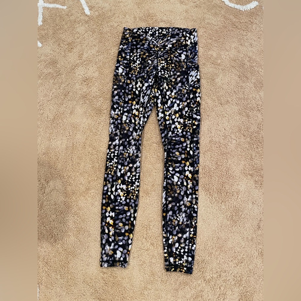 Lululemon Women’s Leggings / Running Tights - Size 4
